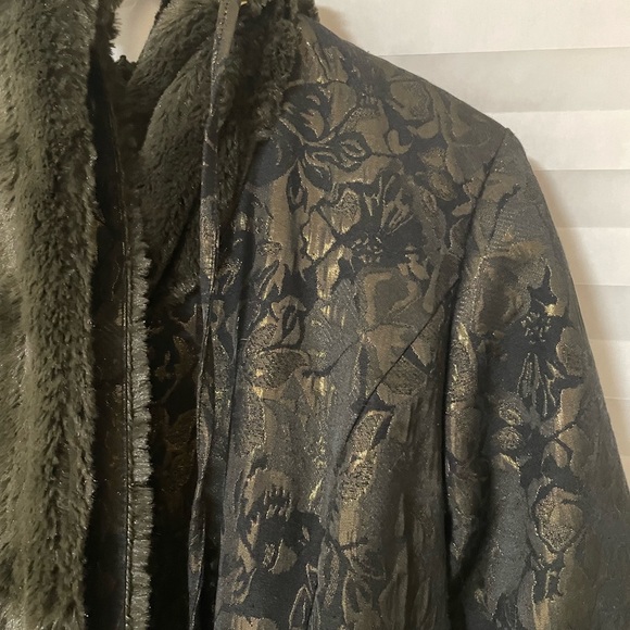 IMAN metallic black and dark green reversible coat - Picture 3 of 8